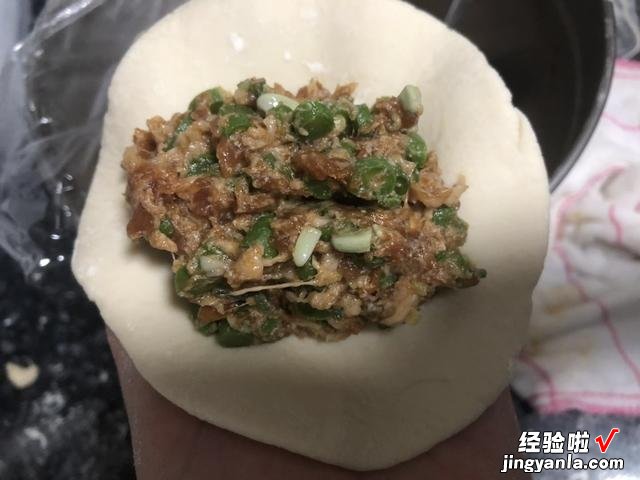 豇豆猪肉包子这样调馅，鲜香扑鼻，好吃不油腻，老公一顿能吃5个