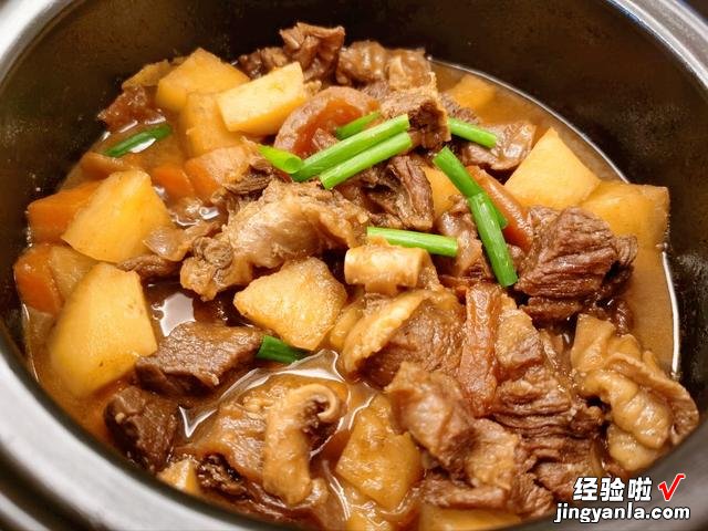 牛肉怎样炖才熟得更快？老师傅教我3个小技巧，牛肉烂鲜香没腥味