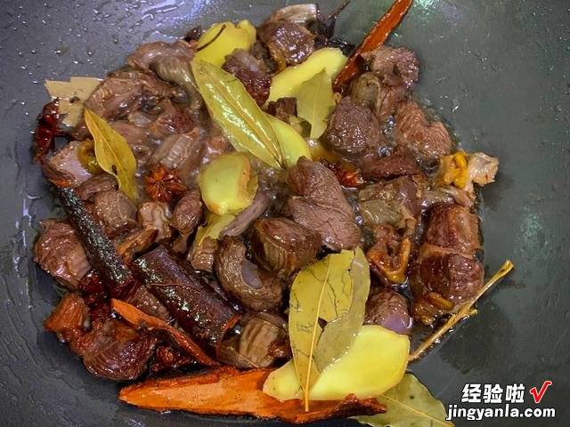 牛肉怎样炖才熟得更快？老师傅教我3个小技巧，牛肉烂鲜香没腥味