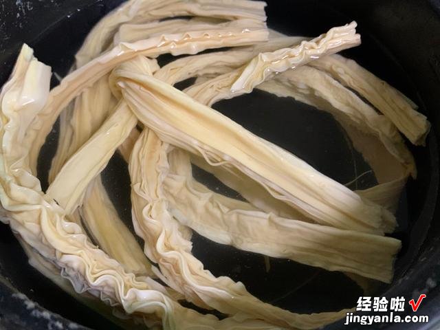 牛肉怎样炖才熟得更快？老师傅教我3个小技巧，牛肉烂鲜香没腥味