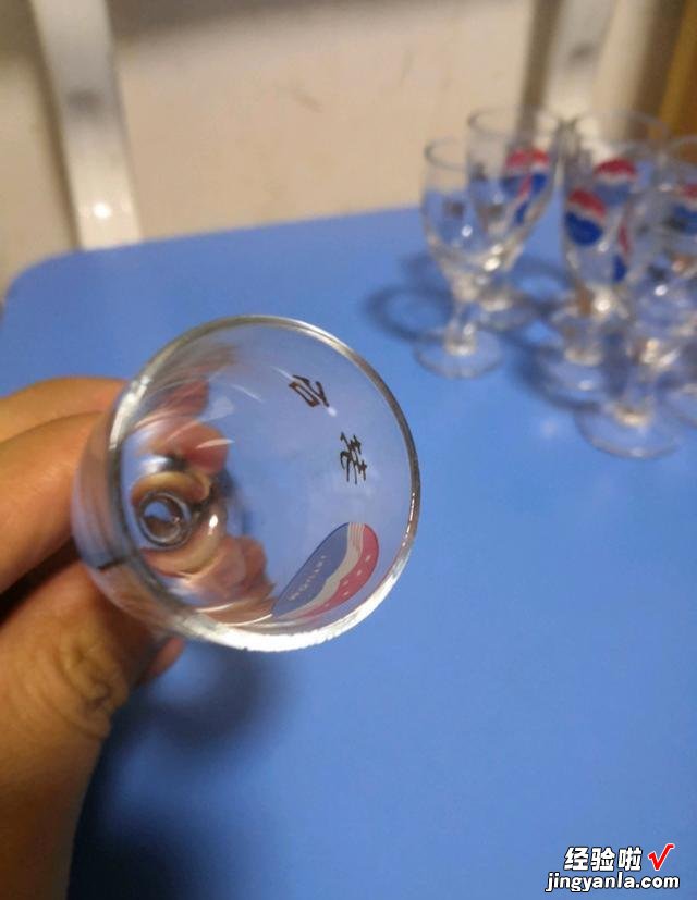 茅台酒上绑一根红飘带,作用不是一般的大,如果只觉得好看就错了