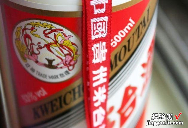 茅台酒上绑一根红飘带,作用不是一般的大,如果只觉得好看就错了