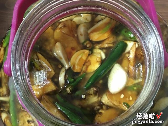 农村有一种野菜叫“鬼子姜”，腌起来真好吃，开胃下饭，微辣不甜