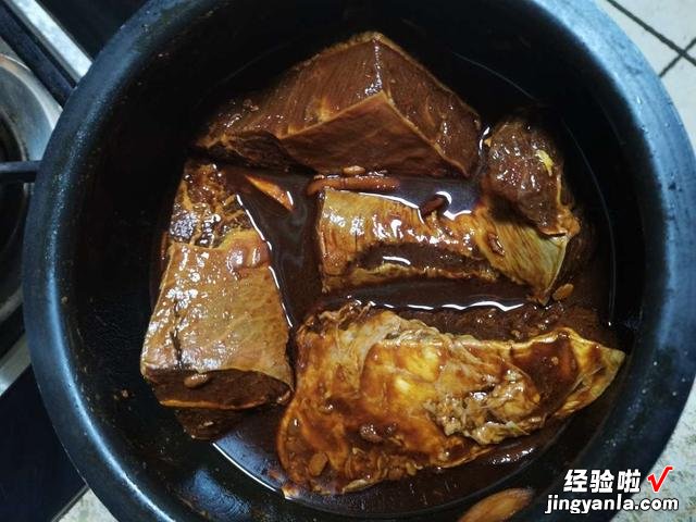 如何用电饭煲酱牛肉？教你详细配方比例，出锅软烂鲜香，一次成功