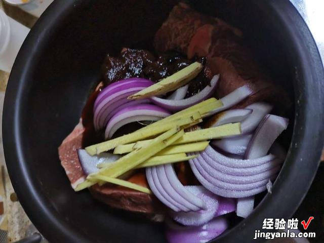 如何用电饭煲酱牛肉？教你详细配方比例，出锅软烂鲜香，一次成功