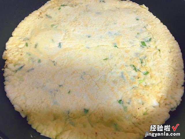 香葱鸡蛋饼的做法，2分钟学会，健康营养又卫生，上班族学生收藏