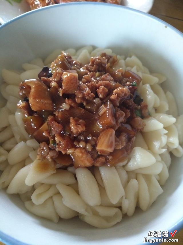 这道山西的特色面食，比刀削面好喝，口感筋道滑嫩，看着就流口水