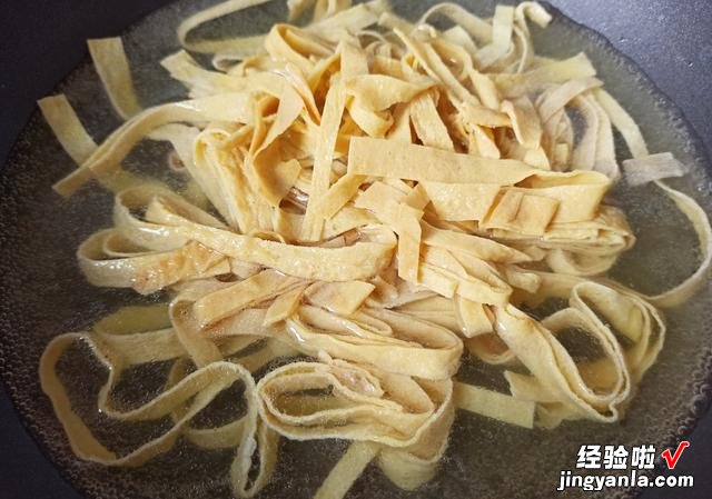 年夜饭精选6道凉拌菜，做法简单，清口解腻，端上桌一会儿就光盘