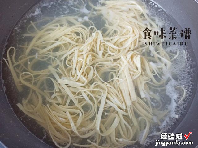 年夜饭精选6道凉拌菜，做法简单，清口解腻，端上桌一会儿就光盘