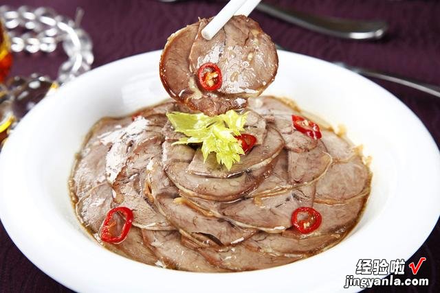 北方人常说:“来点硬菜啊”?到底什么才是硬菜,南方人很不理解