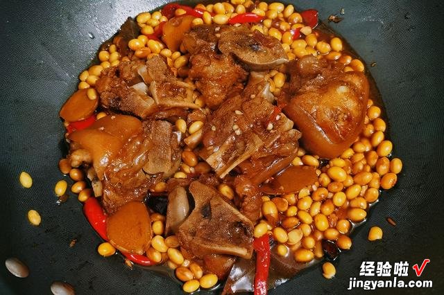 除夕夜,年夜饭必备的4道“硬”菜,款待家人朋友,脸上倍有面子