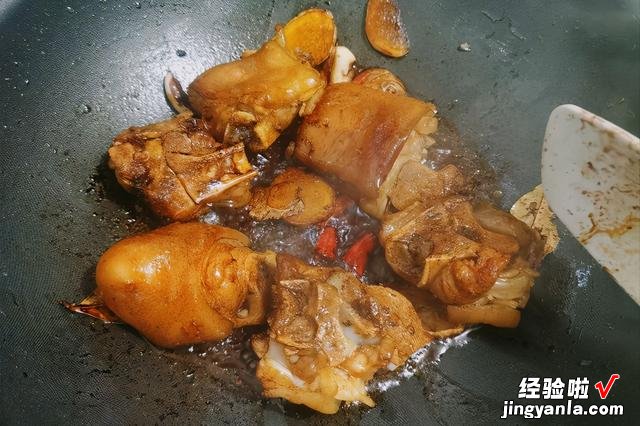 除夕夜,年夜饭必备的4道“硬”菜,款待家人朋友,脸上倍有面子