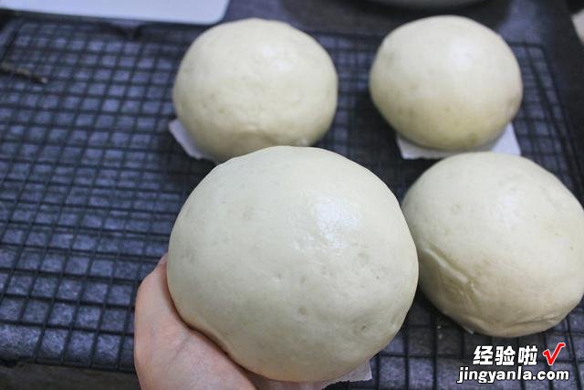 “山东馒头比脸大”,这不是一句玩笑话,黄渤转发,网友们看饿了