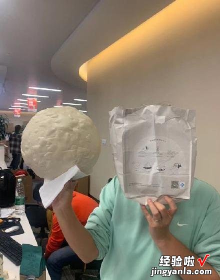 “山东馒头比脸大”,这不是一句玩笑话,黄渤转发,网友们看饿了