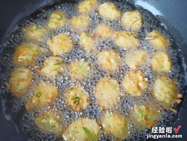 过年必备的3种炸丸子,地瓜、萝卜和猪肉,外酥里嫩,凉了也不硬