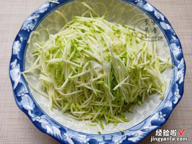 过年必备的3种炸丸子,地瓜、萝卜和猪肉,外酥里嫩,凉了也不硬