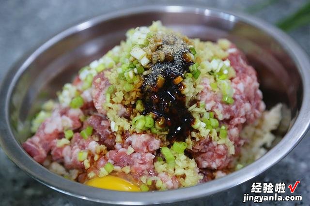 过年必备的3种炸丸子,地瓜、萝卜和猪肉,外酥里嫩,凉了也不硬
