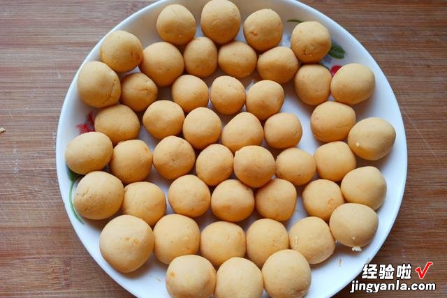 过年必备的3种炸丸子,地瓜、萝卜和猪肉,外酥里嫩,凉了也不硬