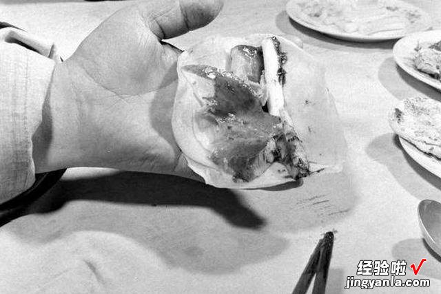 1975年在北京吃一只烤鸭多少钱?爷爷:普通人一个月工资不够