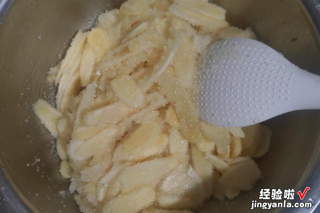 冬天必备小零食,手脚冰凉就吃它,每天来两块,驱寒暖胃顺利过冬