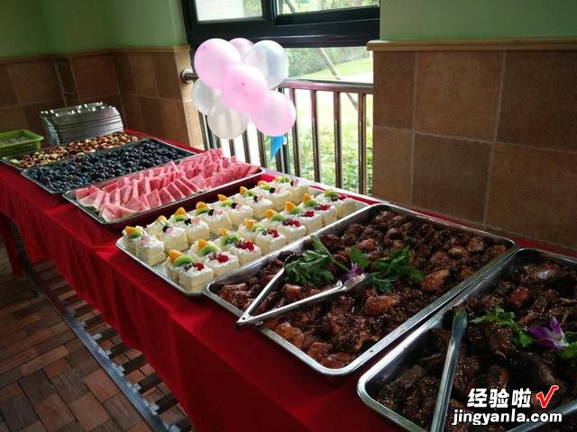 昆山电子厂的工作餐，才3块钱一份，米饭不限量，有肉有菜还有汤