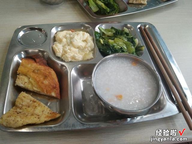 昆山电子厂的工作餐，才3块钱一份，米饭不限量，有肉有菜还有汤