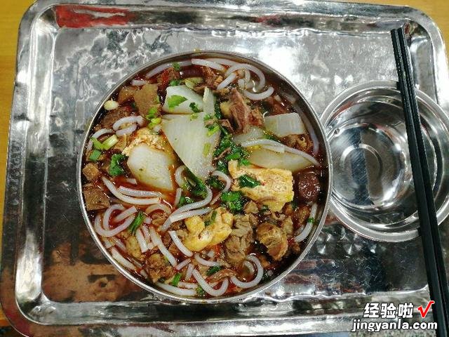 实拍电子厂的工作餐，米饭不限量，有肉有菜还有汤，才6块钱一份