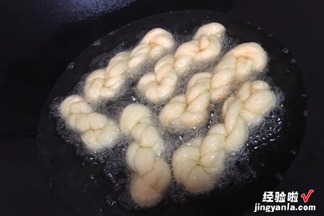 想吃麻花不用买，教你奶香大麻花的做法，外酥内软，新手一看就会