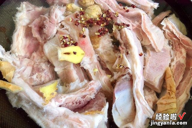 冬至炖羊肉汤，记住多放这2样食材，羊肉汤不膻不腻，鲜美味十足