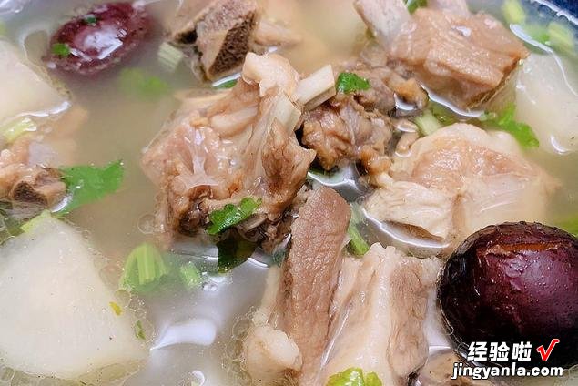 冬至炖羊肉汤，记住多放这2样食材，羊肉汤不膻不腻，鲜美味十足