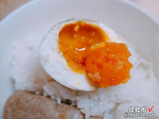 农村这样腌鸡蛋，不用盐水不裹泥，25天个个流油起沙，咸鲜甘香