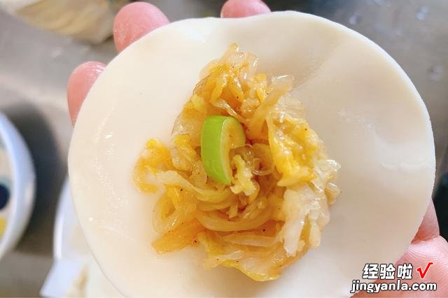 酸菜素饺子好吃有窍门，按照这个方法和用料调馅，饺子不好吃才怪