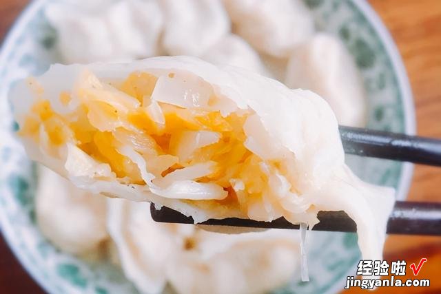 酸菜素饺子好吃有窍门，按照这个方法和用料调馅，饺子不好吃才怪