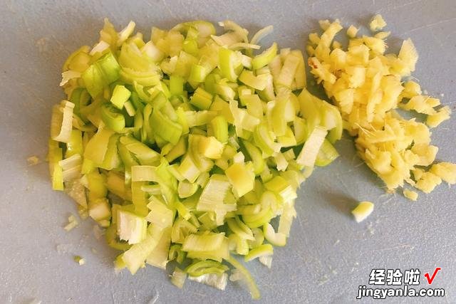 酸菜素饺子好吃有窍门，按照这个方法和用料调馅，饺子不好吃才怪