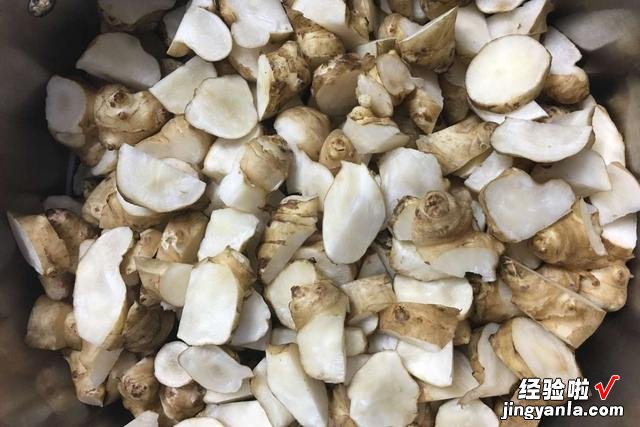 农村有种菜叫“鬼子姜”,最适合冬季腌着吃,开胃下饭,微甜不辣