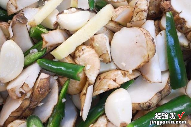 农村有种菜叫“鬼子姜”,最适合冬季腌着吃,开胃下饭,微甜不辣