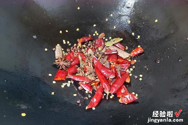 酒鬼花生米的商用配方，香辣酥脆，手把手教你制作，用料精确到克