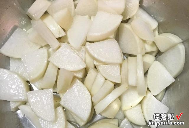 这才是腌萝卜的传统做法,萝卜爽脆不回软,腌上30斤,开胃下饭