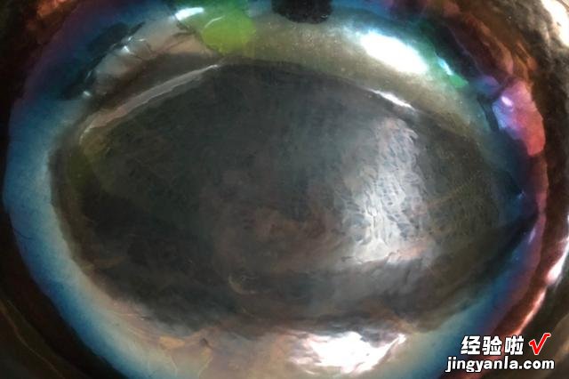 厨师长分享开锅的过程,只需一块猪皮,轻松搞定,再也不怕粘锅了
