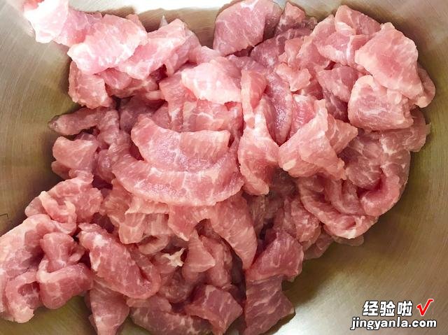 炸酥肉，直接下锅不对！看看大厨的做法，香酥嫩滑，上桌一扫而光