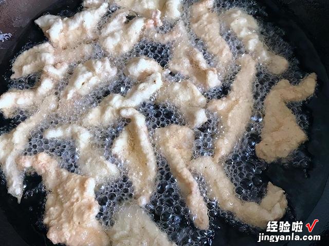 炸酥肉，直接下锅不对！看看大厨的做法，香酥嫩滑，上桌一扫而光