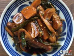 农村有一种野菜叫“鬼子姜”，腌起来真好吃，微辣不甜，开胃下饭