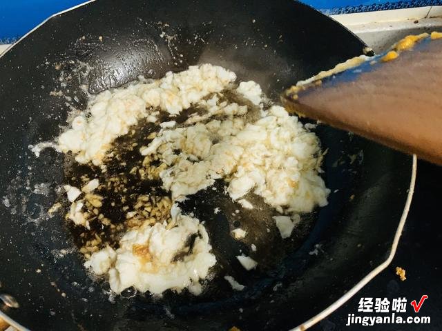 饭店厨师真有才，4个鸡蛋1个鸭蛋，竟被做出了新花样，供不应求