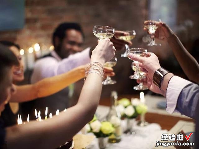 饭局上敬酒，切忌：“我干了，你随意”，对于此句话，你怎么看？