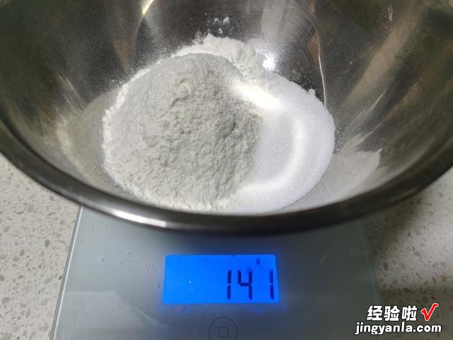 炸糖糕的简单做法，只需一烫一拌，不破皮不露馅，香甜软糯真好吃