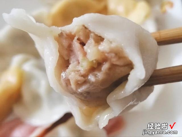 煮水饺时，是冷水下锅还是开水下锅？很多人煮错了，煮成了一锅粥