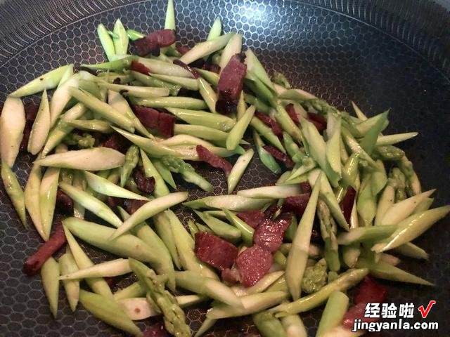 腊肉怎么炒才好吃？教你6种创新做法，方便快捷，吃起来味道醇香