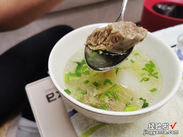 家常版清炖羊肉,用最少的料,炖出最鲜的汤,好喝不腻,没腥膻味
