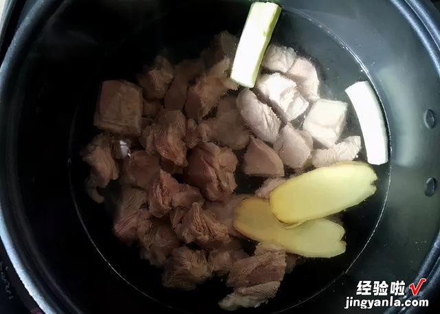 家常版清炖羊肉,用最少的料,炖出最鲜的汤,好喝不腻,没腥膻味