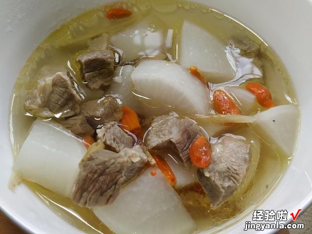 家常版清炖羊肉,用最少的料,炖出最鲜的汤,好喝不腻,没腥膻味